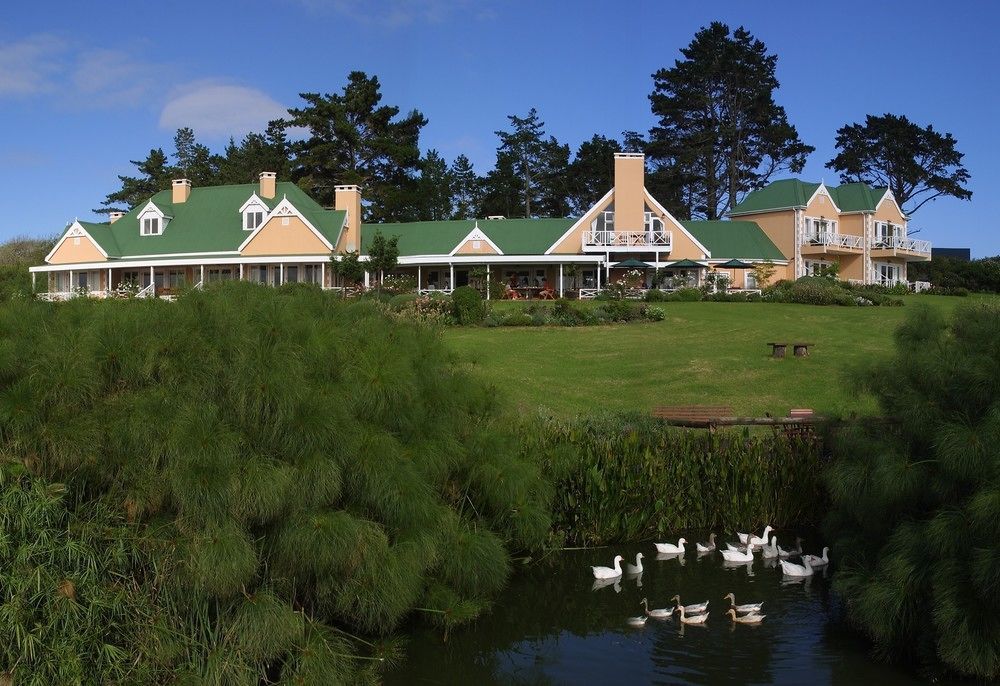 Hilltop Boutique Hotel Victoria Bay Exterior photo